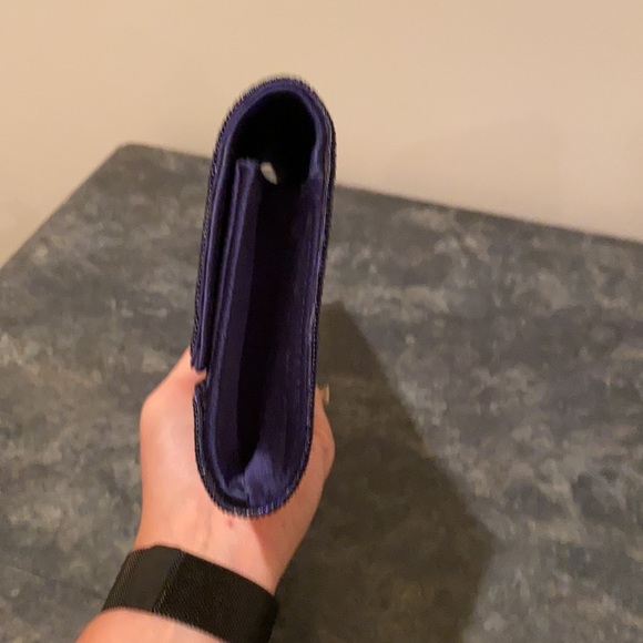 Stuart Weitzman hand bag. - Picture 4 of 8